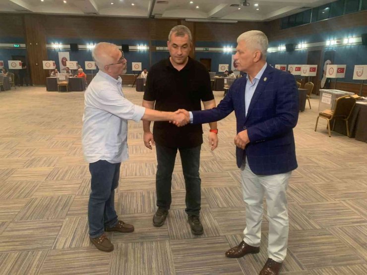 TVHB Başkanı Eroğlu: “Meslektaşlarımız burada demokratik bir ortamda rahat bir şekilde oylarını kullanıyor”