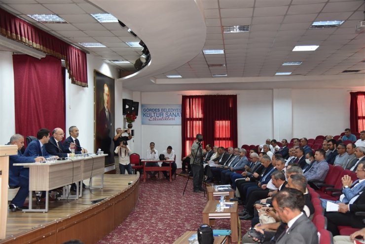 Vali Karadeniz, Gördes’te muhtarlar ve vatandaşlarla buluştu