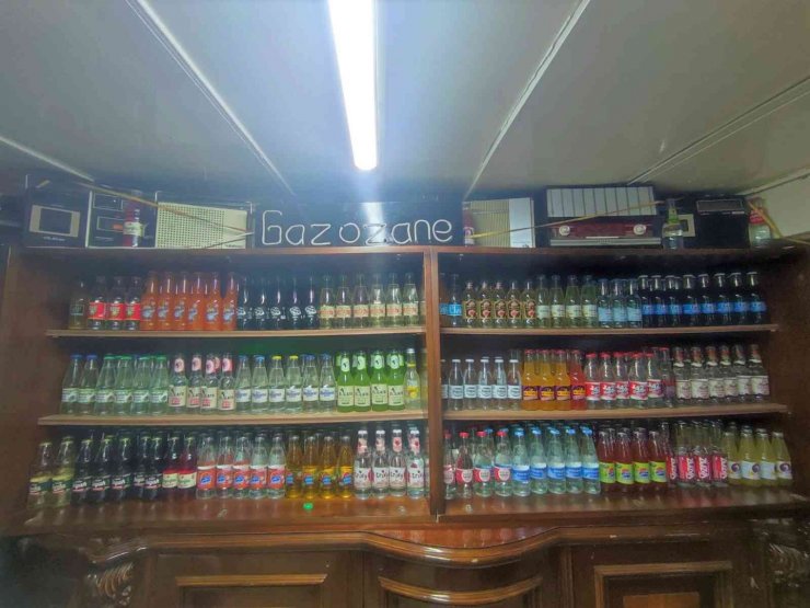 150 çeşit nostaljik gazoz ile çocukluk hayalini gerçeğe dönüştürdü