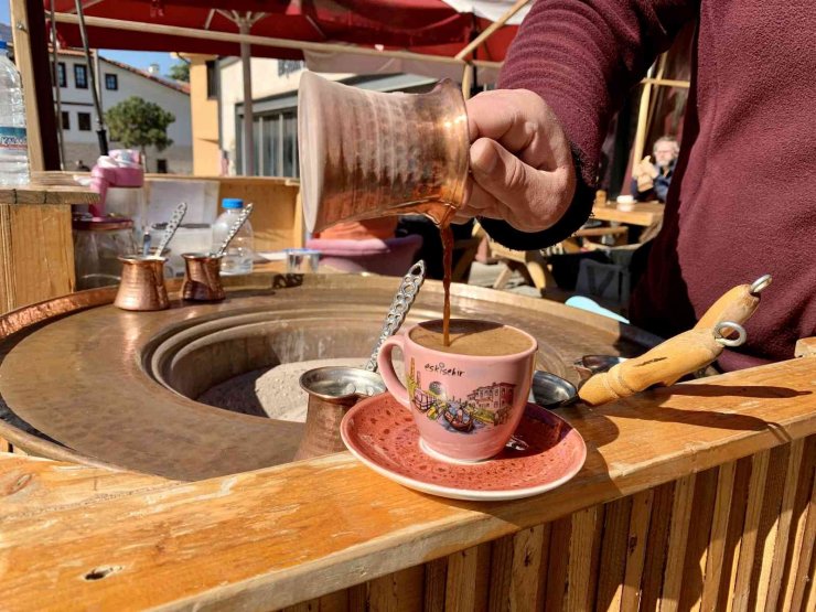 Tarihi Odunpazarı’nda “Kumda kahve” sefası