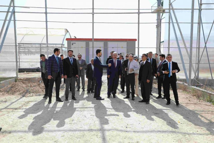 Eskişehir ve Konya protokolü Mahmudiye’de bulunan jeotermal serada buluştu