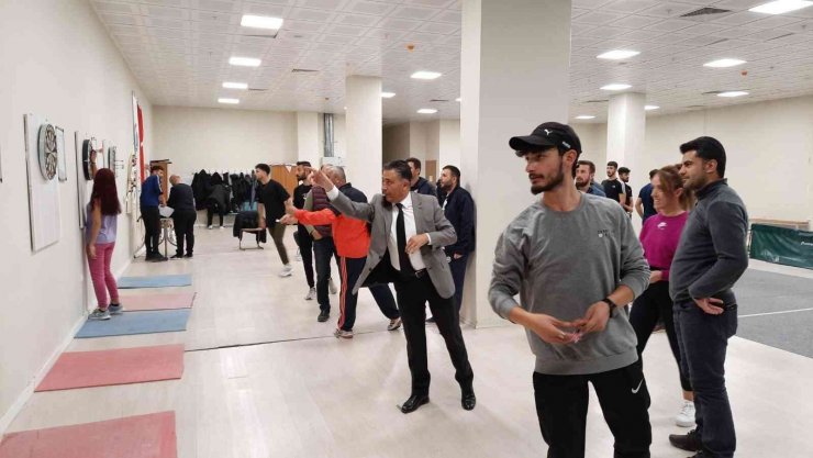 Öğretmenler arasında yapılan dart turnuvası sona erdi