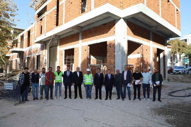 Başkan Çelik, Millet Kütüphanesi ve Gençlik Merkezi inşaatını inceledi