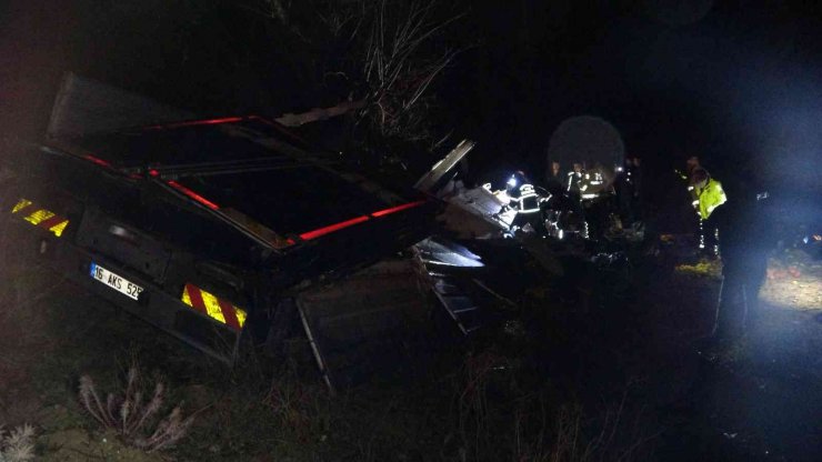 Burdur’da meyve yüklü kamyon uçurumdan aşağı düştü: 1 ölü