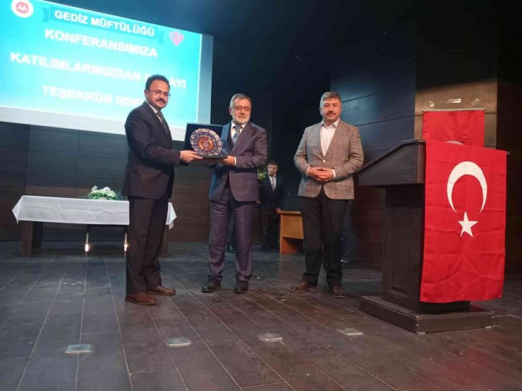 Gediz’de “Bir yılı daha geride bırakırken geçmişin muhasebesi geleceğin değeri” konulu konferans