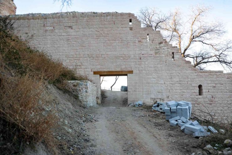 Kütahya’da kale kapısı tamam