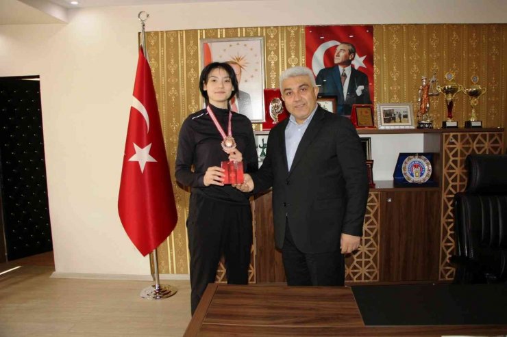Hisarcık MYO öğrencisi Sıla Nur Gençer, Dünya Tekvando Şampiyonasında Türkiye’yi temsil edecek