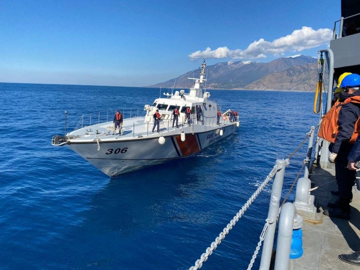 TCG Sarucabey, yardım malzemelerini Hatay’a ulaştırdı