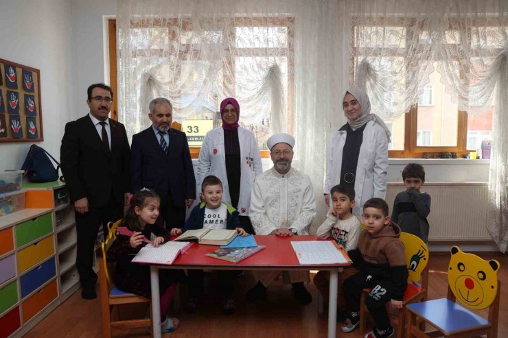 Diyanet İşleri Başkanı Erbaş’tan Keçiören “İyilik Çarşısı”na ziyaret