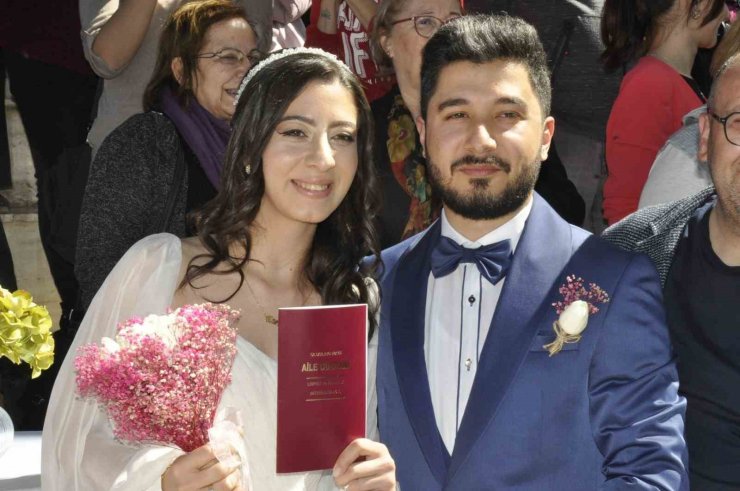 Depremzede çift Fethiye’de evlendi