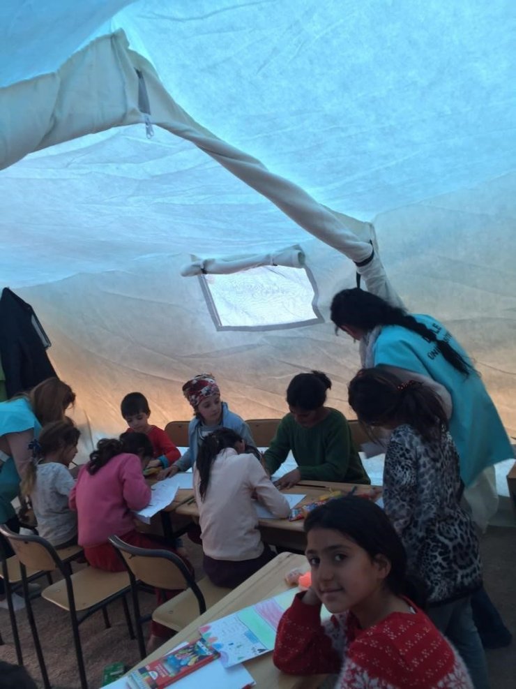 Diyarbakır’da çadır kentte çocuklar kurslar ile stres atıyor