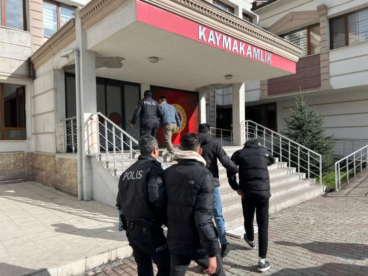 Kastamonu’da evlere danan 3 kişi tutuklandı