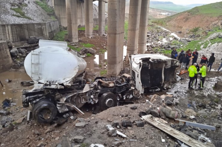 Cizre’de tanker köprüden düştü: 1 ölü, 1 yaralı