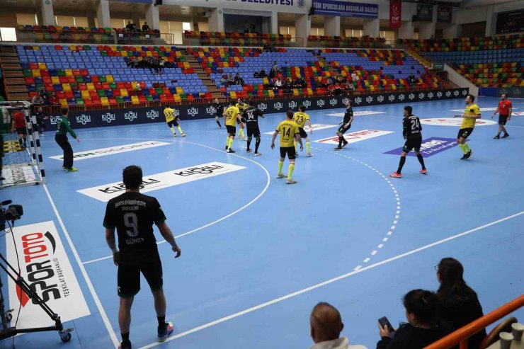Sakarya Büyükşehir Hentbol takımı kupaya yarı finalde veda etti