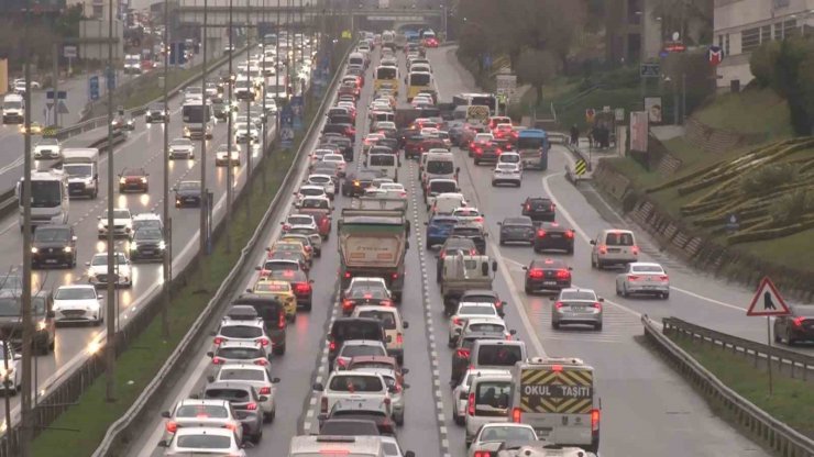 İstanbul’da trafik yoğunluğu yüzde 70’e ulaştı