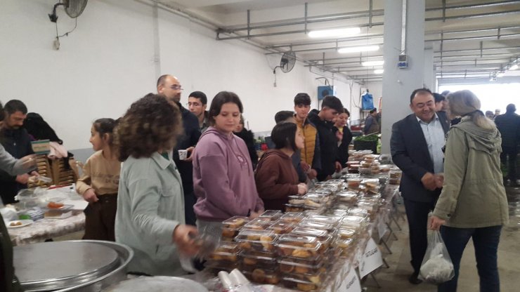 Hayır çarşısının geliri depremzedelere