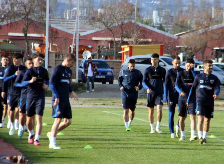 Dimitrios Kolovetsios: "Hepimiz depremleri düşünüyoruz, bunu saklayamam"