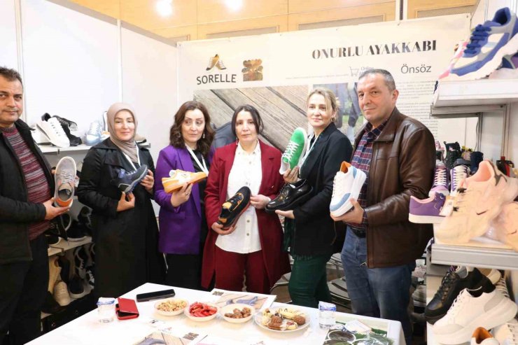 Kız kardeşlerine hem abla hem patron oldu