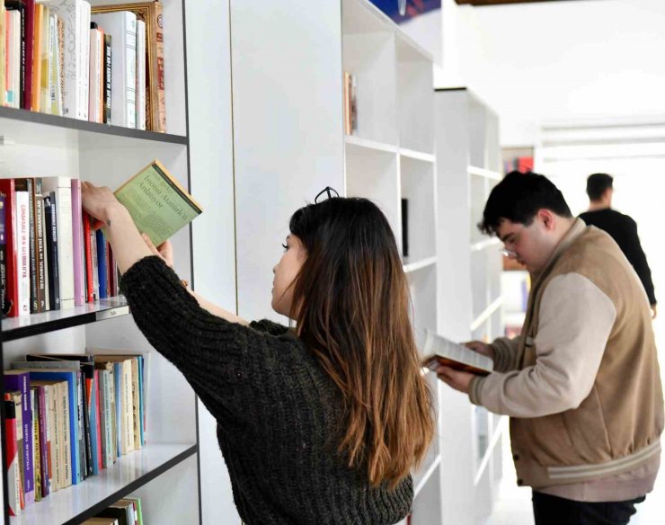 Muratpaşa’da Cengiz Aytmatov Kütüphanesi açıldı