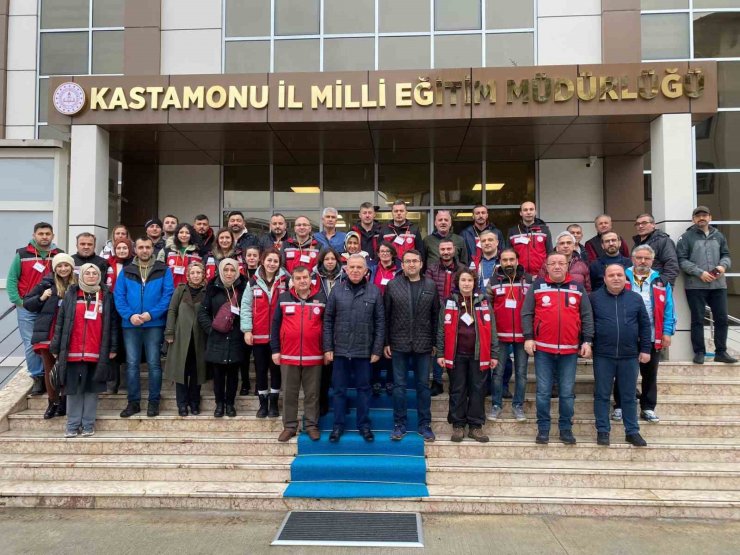 Öğretmenler depremzede çocuklarla sosyal ve bilimsel etkinlikler yapacak