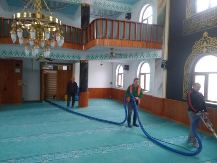 Altınova’da camiler Ramazan’a hazır