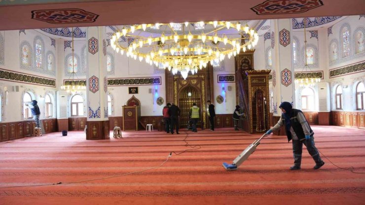 Altıeylül’de camiler Ramazan’a hazır