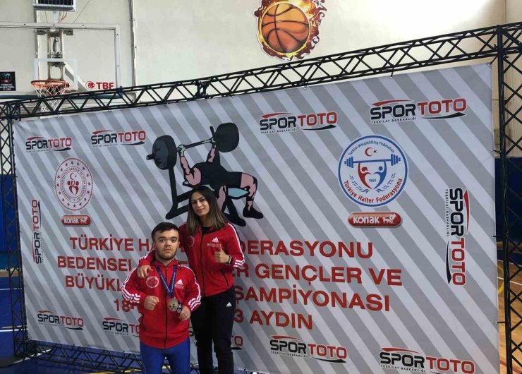 Çağdaş Kaya Halterde Türkiye Şampiyonu Oldu