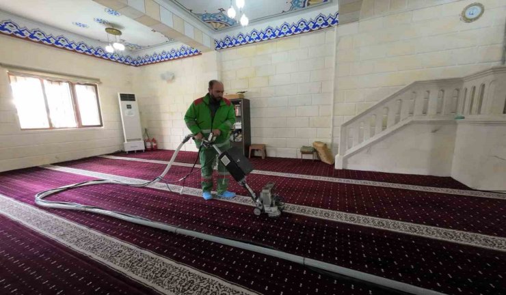 Karaköprü’de camiler ramazan ayı için temizleniyor