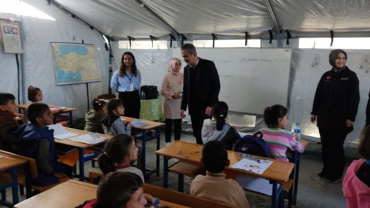 Bakan Özer: "Kahramanmaraş, Adıyaman, Malatya ve Hatay’ın bazı ilçelerinde eğitim öğretime başlayacağız"