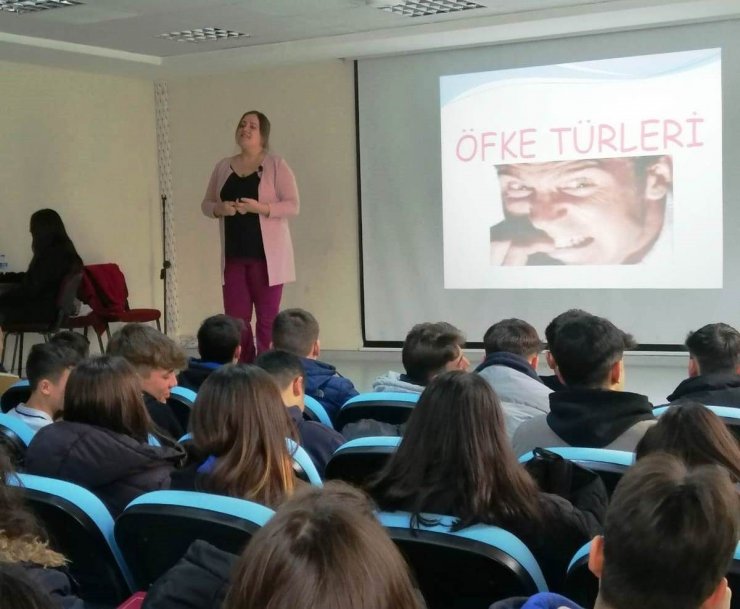 Burhaniye Belediyesi’nden liseli gençlere seminer
