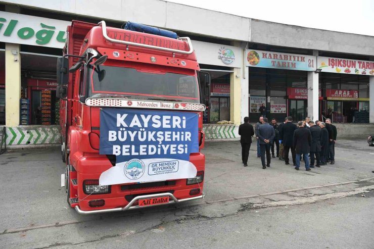 Başkan Büyükkılıç 2 kamyon yardım tırını Adıyaman’a uğurladı