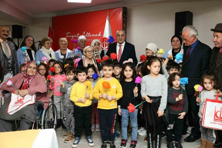 Yaşlılar Haftası’nda Gönül Köşkü’ne miniklerden sürpriz