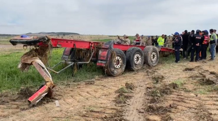 Şanlıurfa’da sele kapılan sürücünün tır dorsesine ulaşıldı