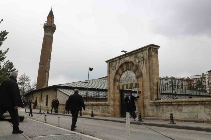 Sivas’ta 9 camide hatimle teravih namazı kılınacak