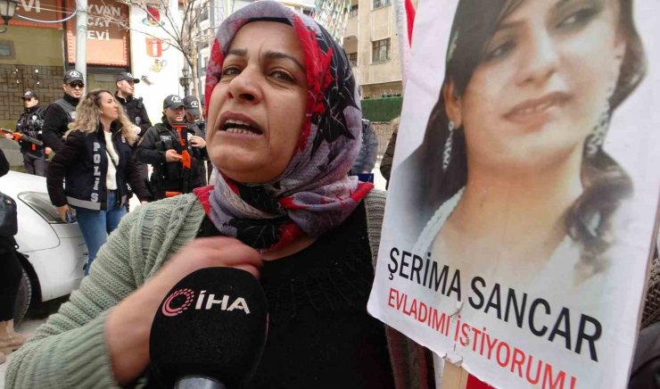 Evlat nöbetindeki anne: “Artık evlatlarımızı CHP’den de isteyeceğiz”