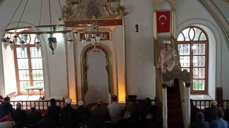 Ramazan ayının ilk Cumasında Muğlalılar Kurşunlu Camii’ni hınca hınç doldurdu
