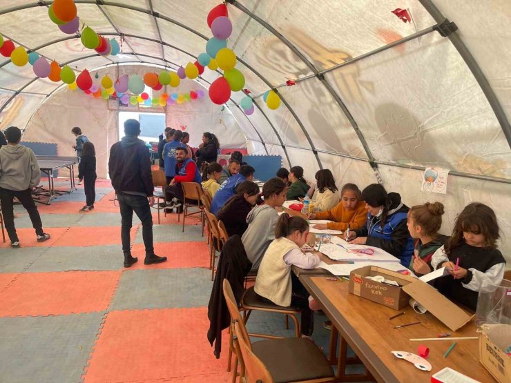 Şırnak’ta gönüllüler, depremzede 2 bin çocuğu oyun ile buluşturdu