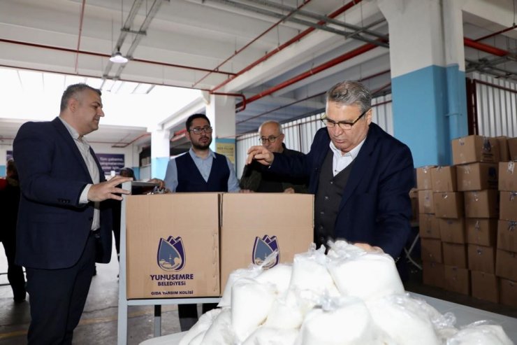 Yunusemre’de erzak kolileri hazır