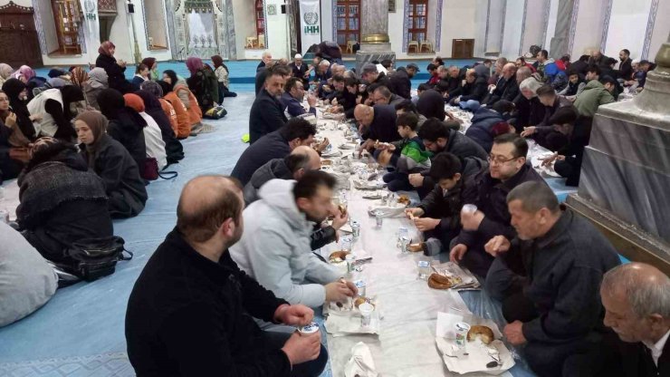 Kütahya İHH’dan "Ümmet iftarı"