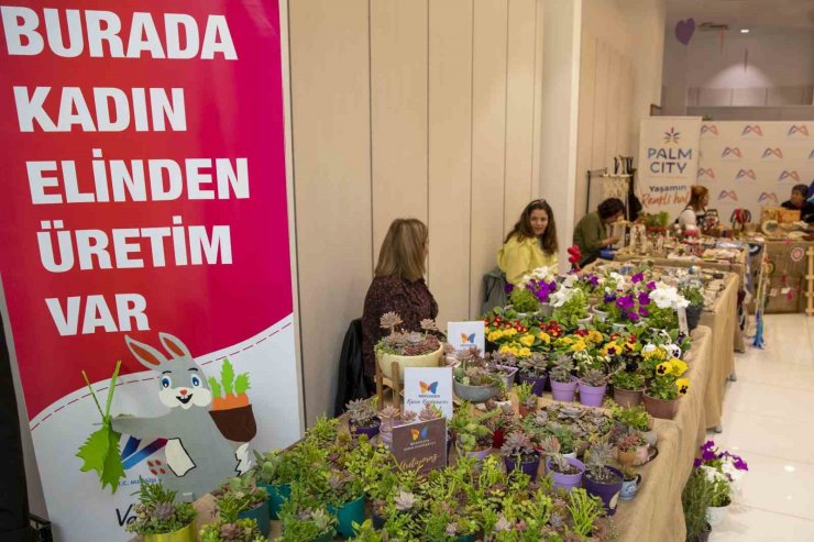 Çiçek üreticisi kadınlar, çiçek pazarında buluşuyor