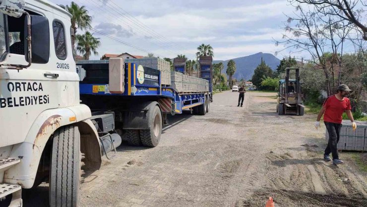 Ortaca’da yollar yenileniyor