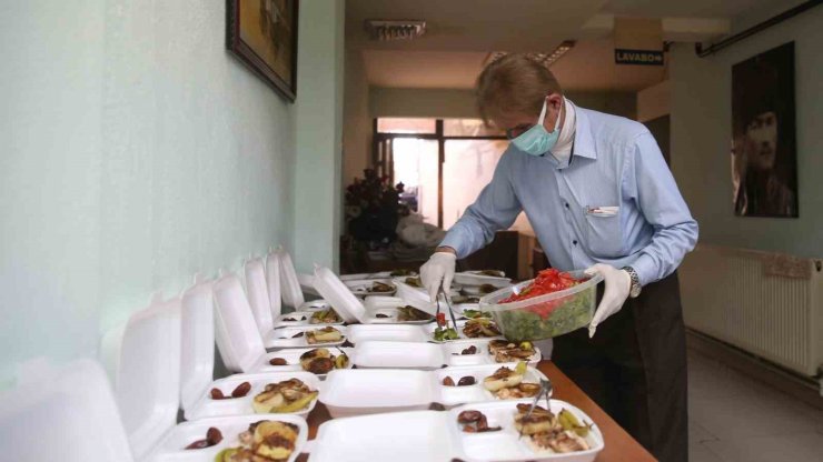 Merkezefendi’de depremzedelere gönül sofrası kuruluyor