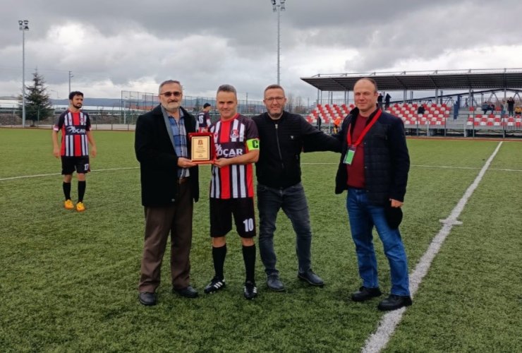 Futbolcu Ömer Bozbey jübilesini yaptı