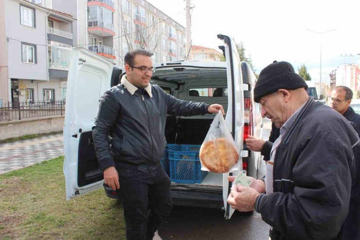 Tavşanlı’da 8 TL’ye Ramazan pidesi