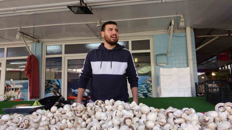 Genç çiftçi binbir emekle toplayıp 30 liraya satıyor: Vatandaş yoğun ilgi gösteriyor