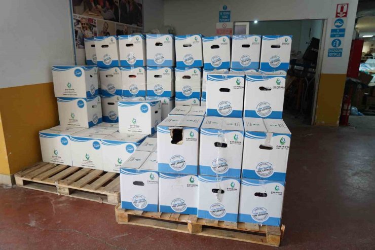 İhtiyaç sahiplerine gıda kolisi ve sıcak yemek