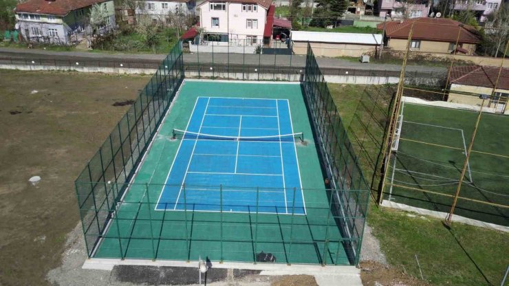 Cumayeri’ne tenis kortu yapıldı