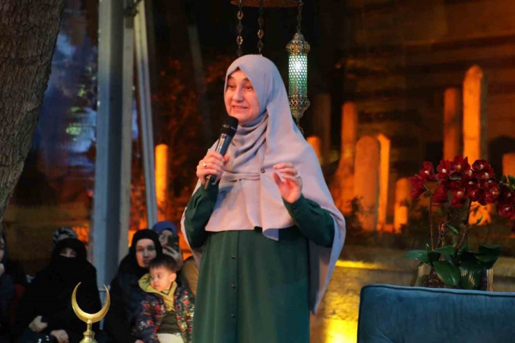 Eyüpsultan’daki konferansta konu başlığı; “Çocuğu Hayata Hazırlamada Anne Baba İş Birliği”