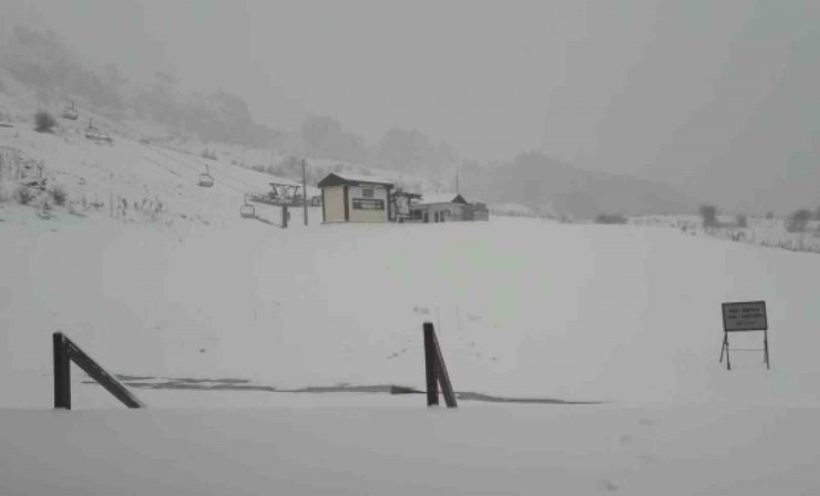 Keltepe Kayak Merkezinde kar yağışı etkili oluyor