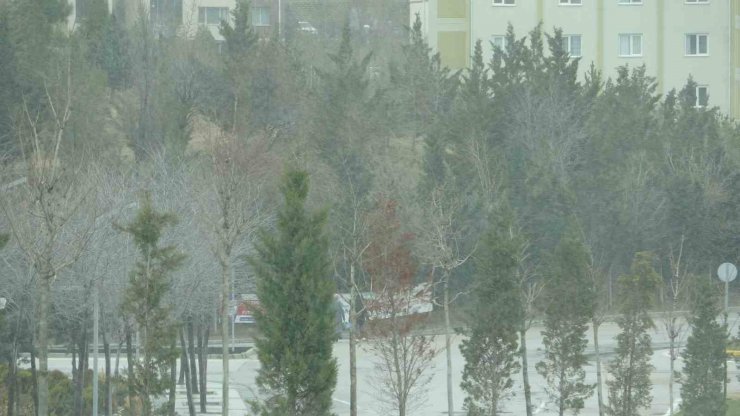 Aksaray’da rüzgar ve kar yağışı etkili oluyor